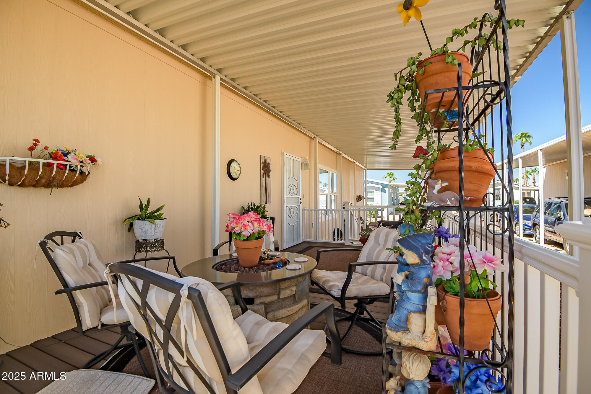 2000 S Apache Road, 292