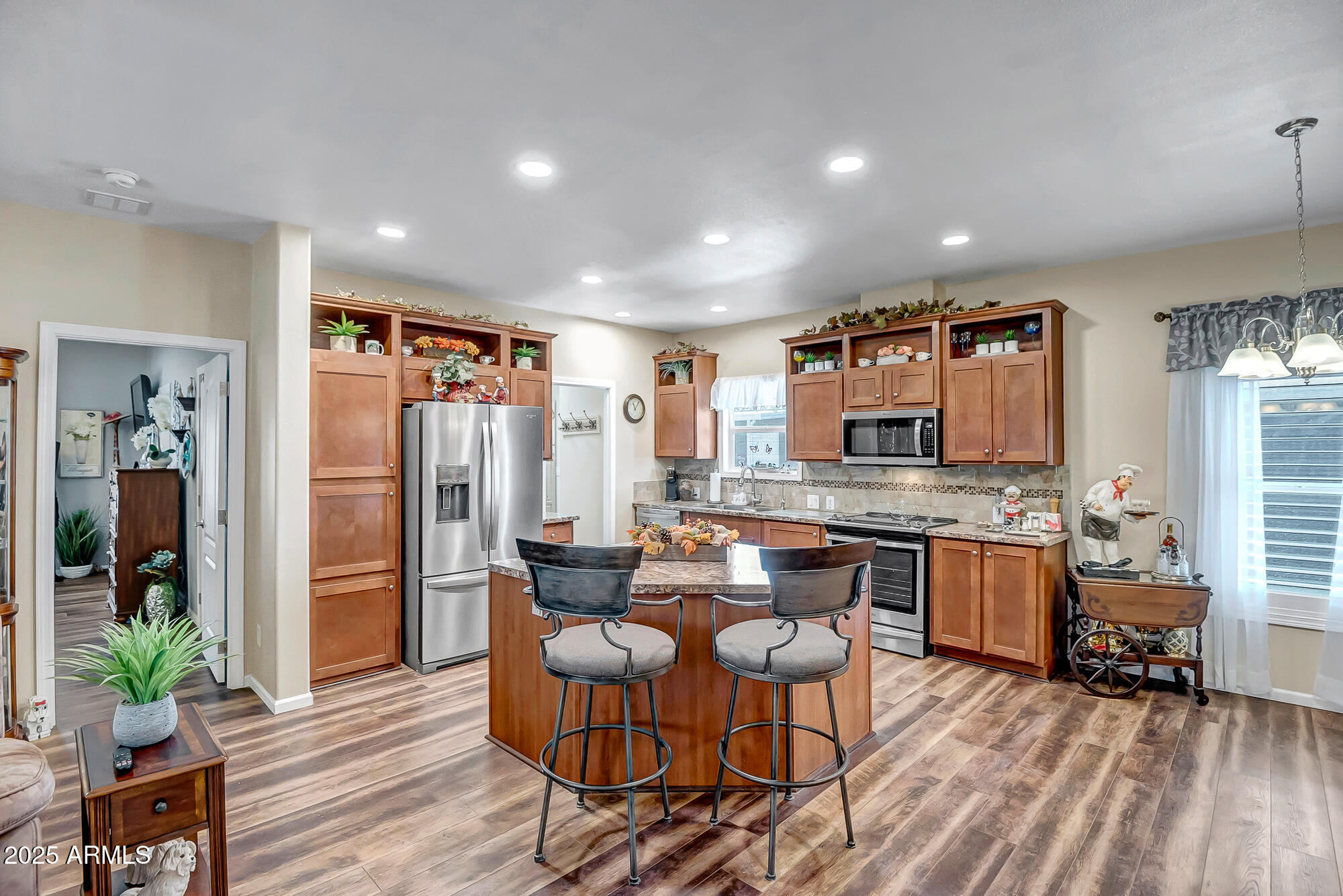 2000 S Apache Road, 292