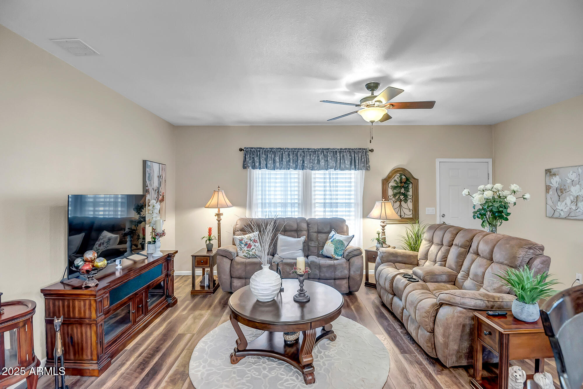 2000 S Apache Road, 292