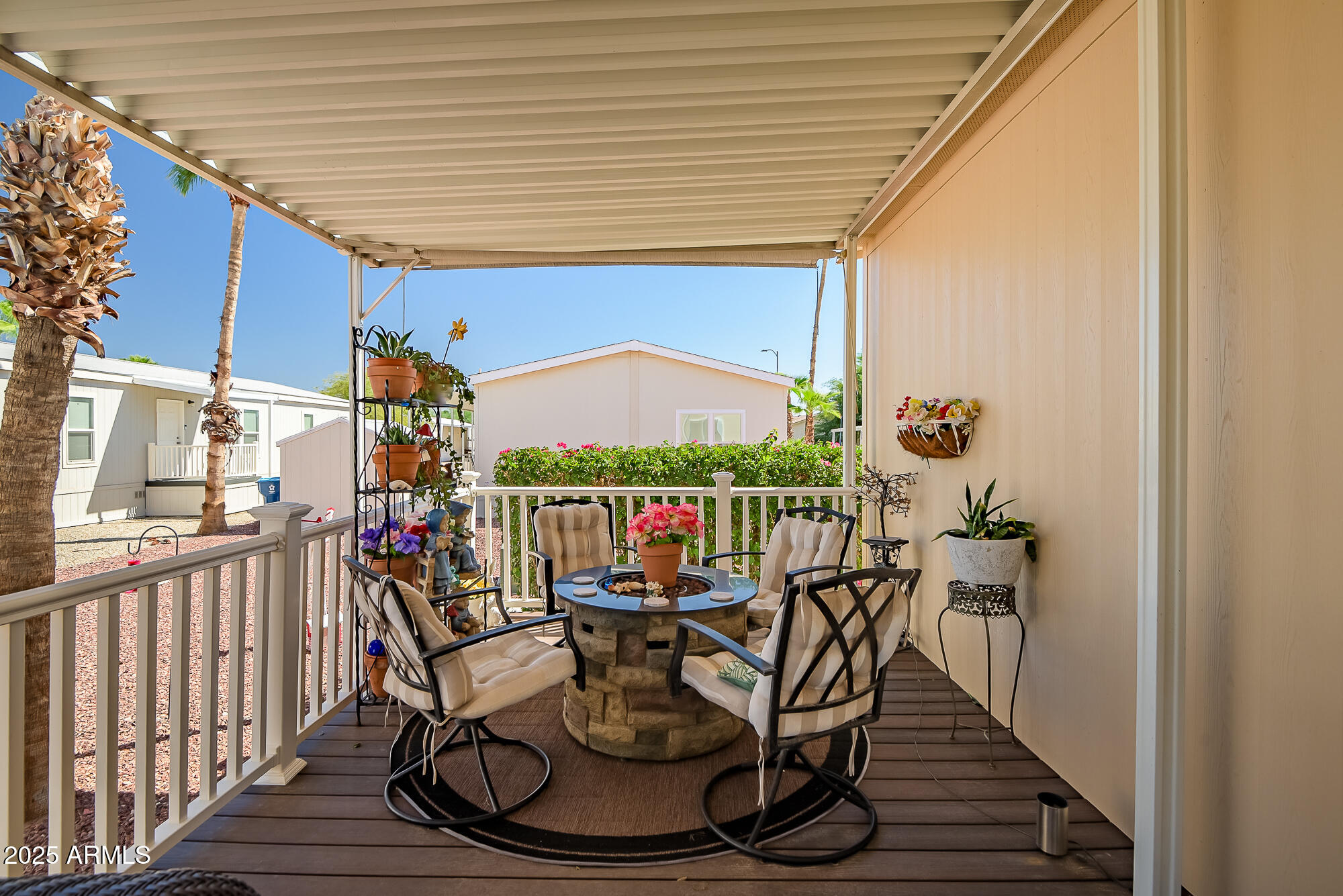 2000 S Apache Road, 292