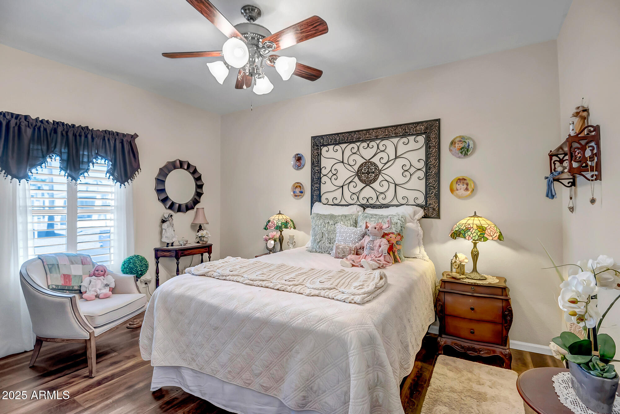 2000 S Apache Road, 292