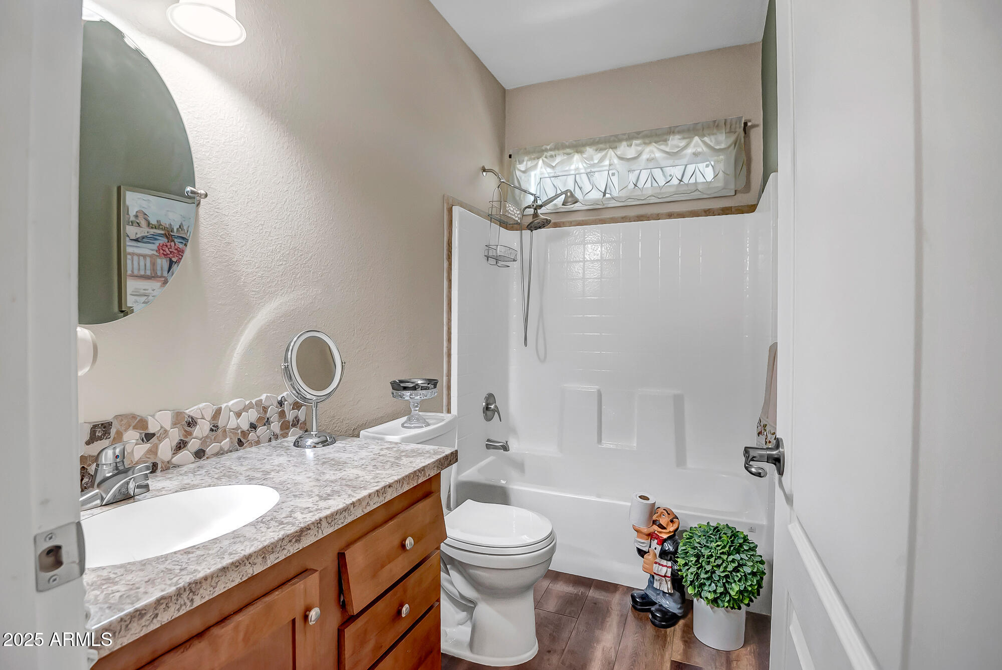 2000 S Apache Road, 292