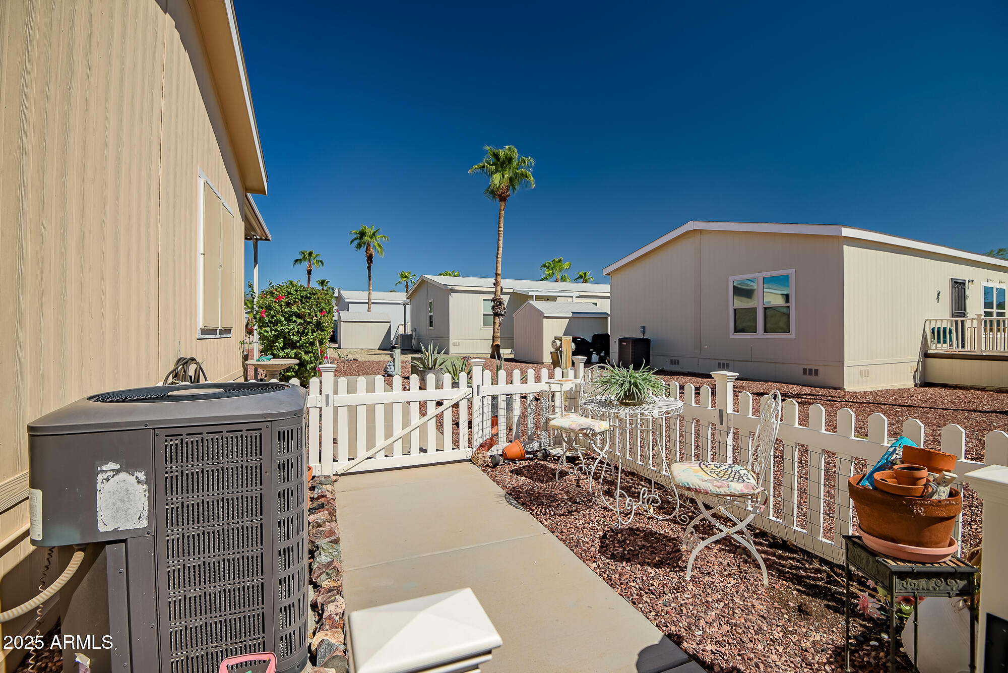 2000 S Apache Road, 292