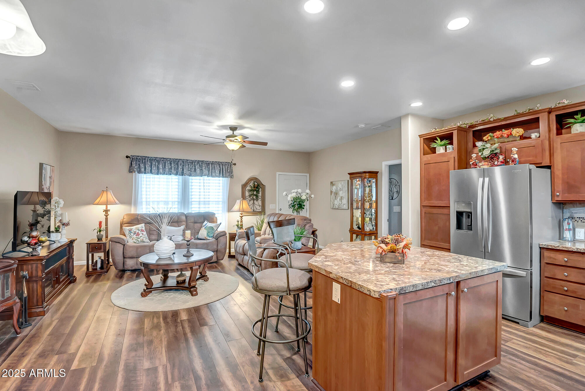 2000 S Apache Road, 292