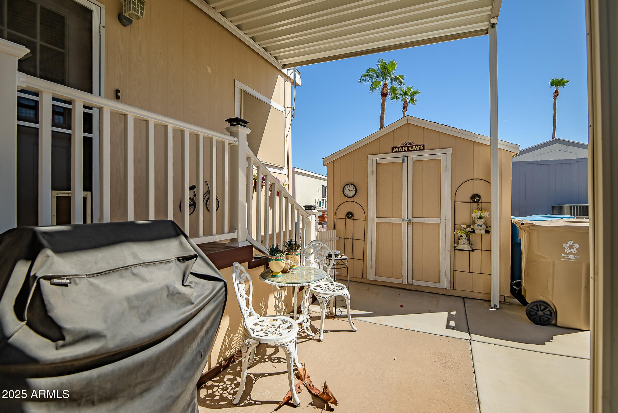 2000 S Apache Road, 292