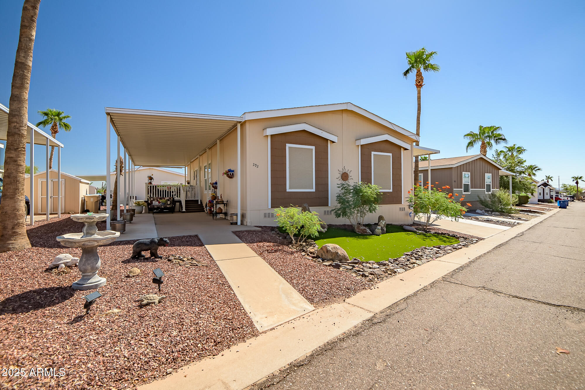 2000 S Apache Road, 292