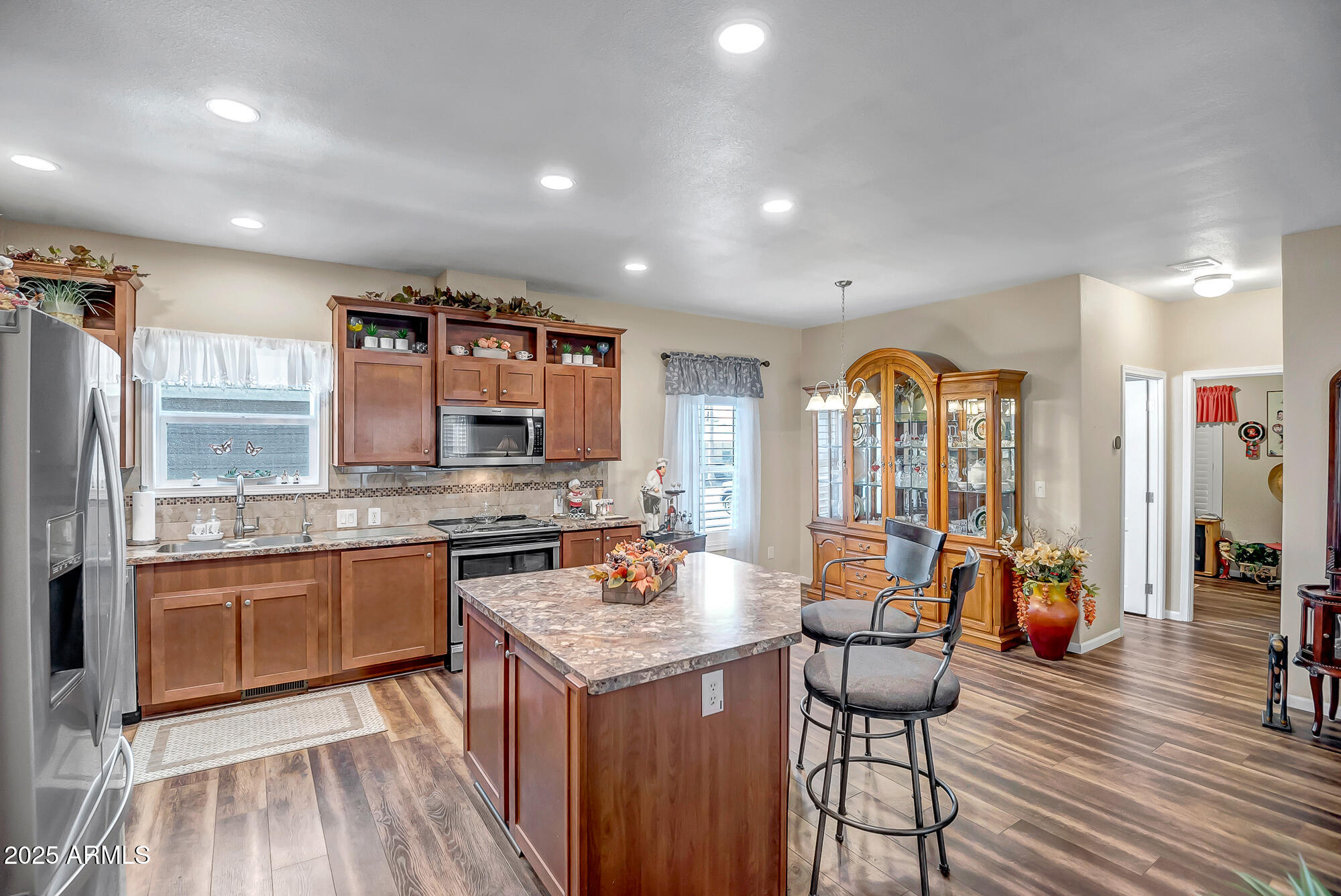 2000 S Apache Road, 292