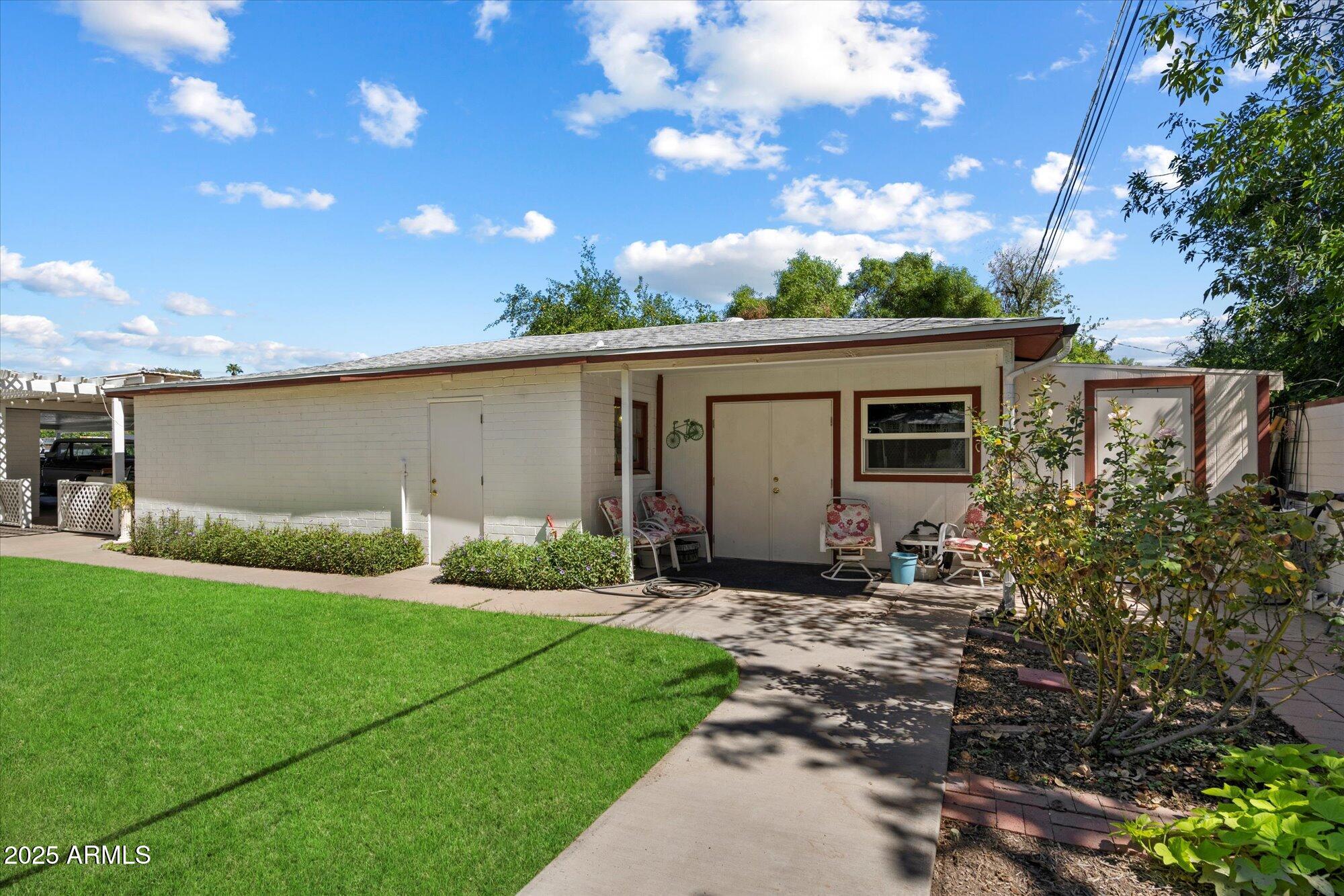 3329 E CLARENDON Avenue