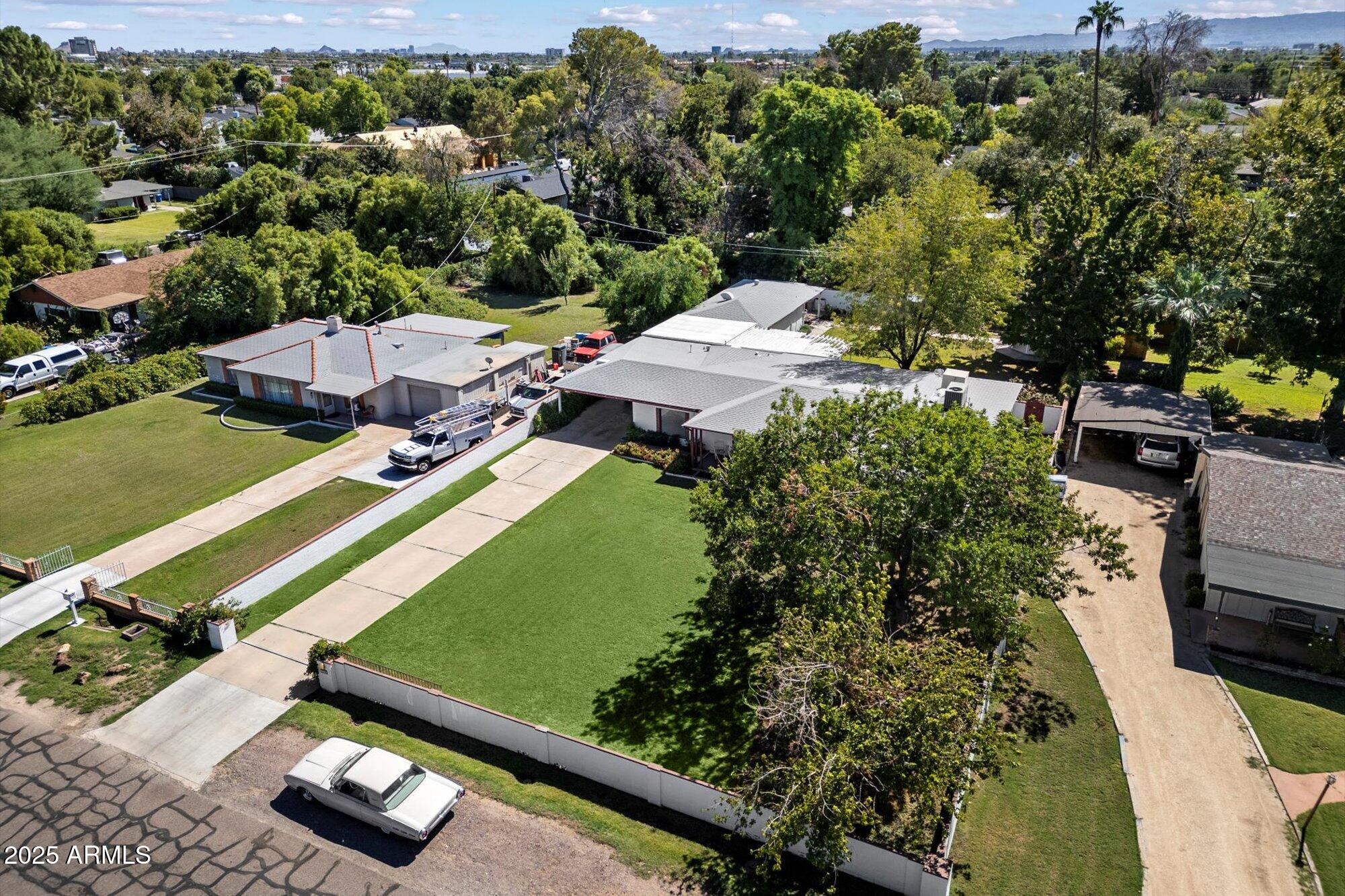3329 E CLARENDON Avenue
