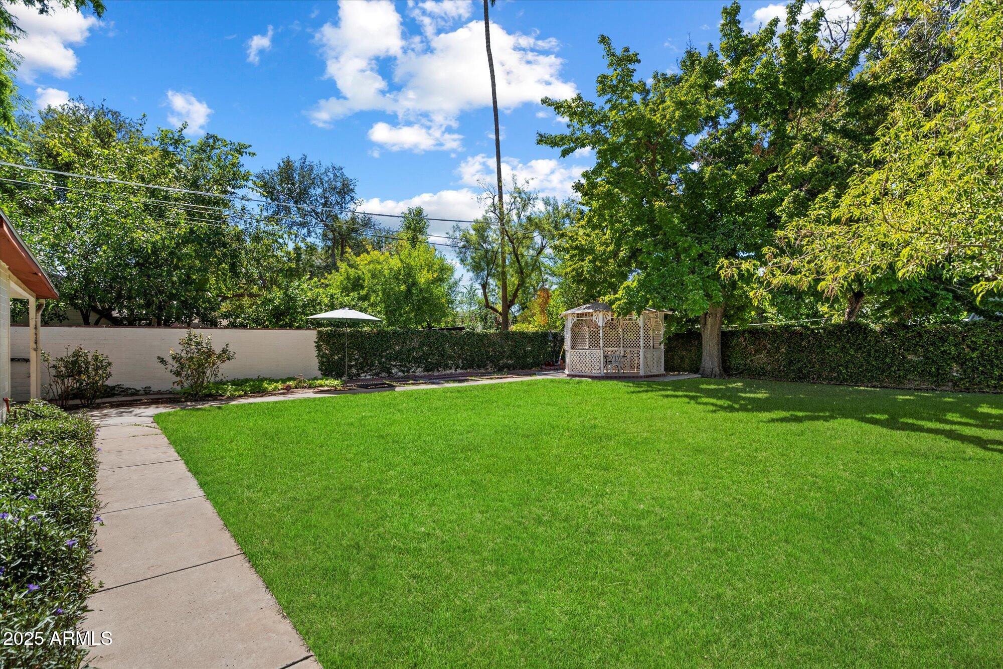 3329 E CLARENDON Avenue