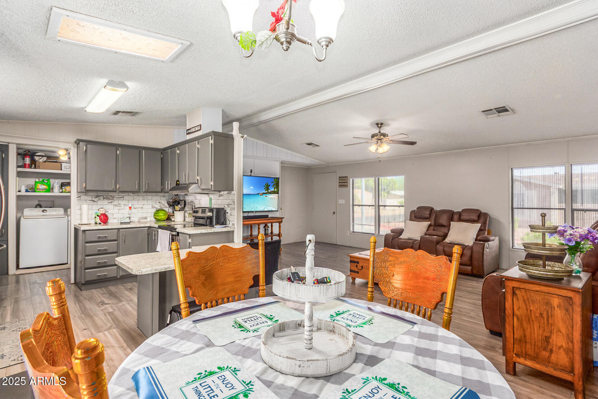 8601 N 103RD Avenue, 72