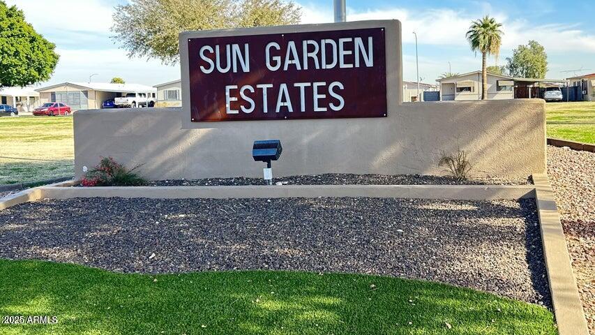 8601 N 103RD Avenue, 72