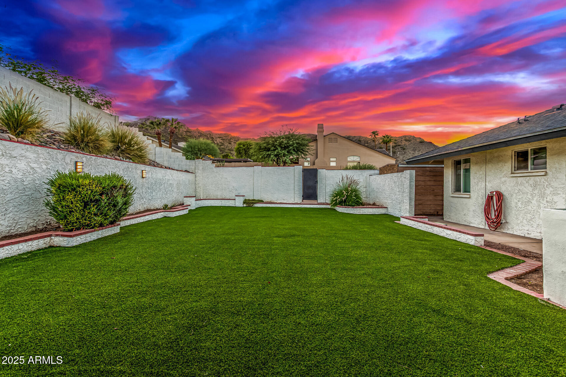 2201 E SHEA Boulevard