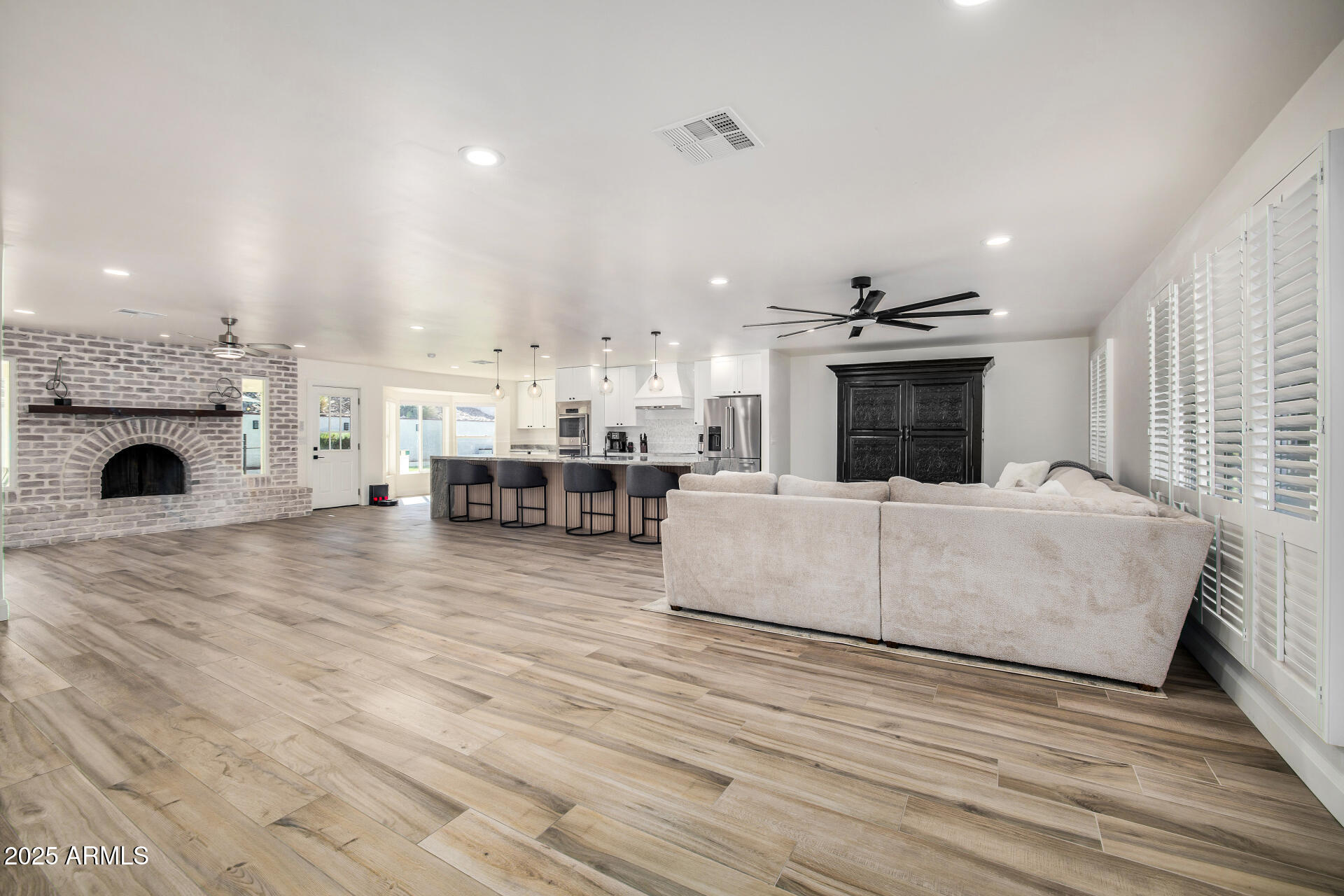 2201 E SHEA Boulevard