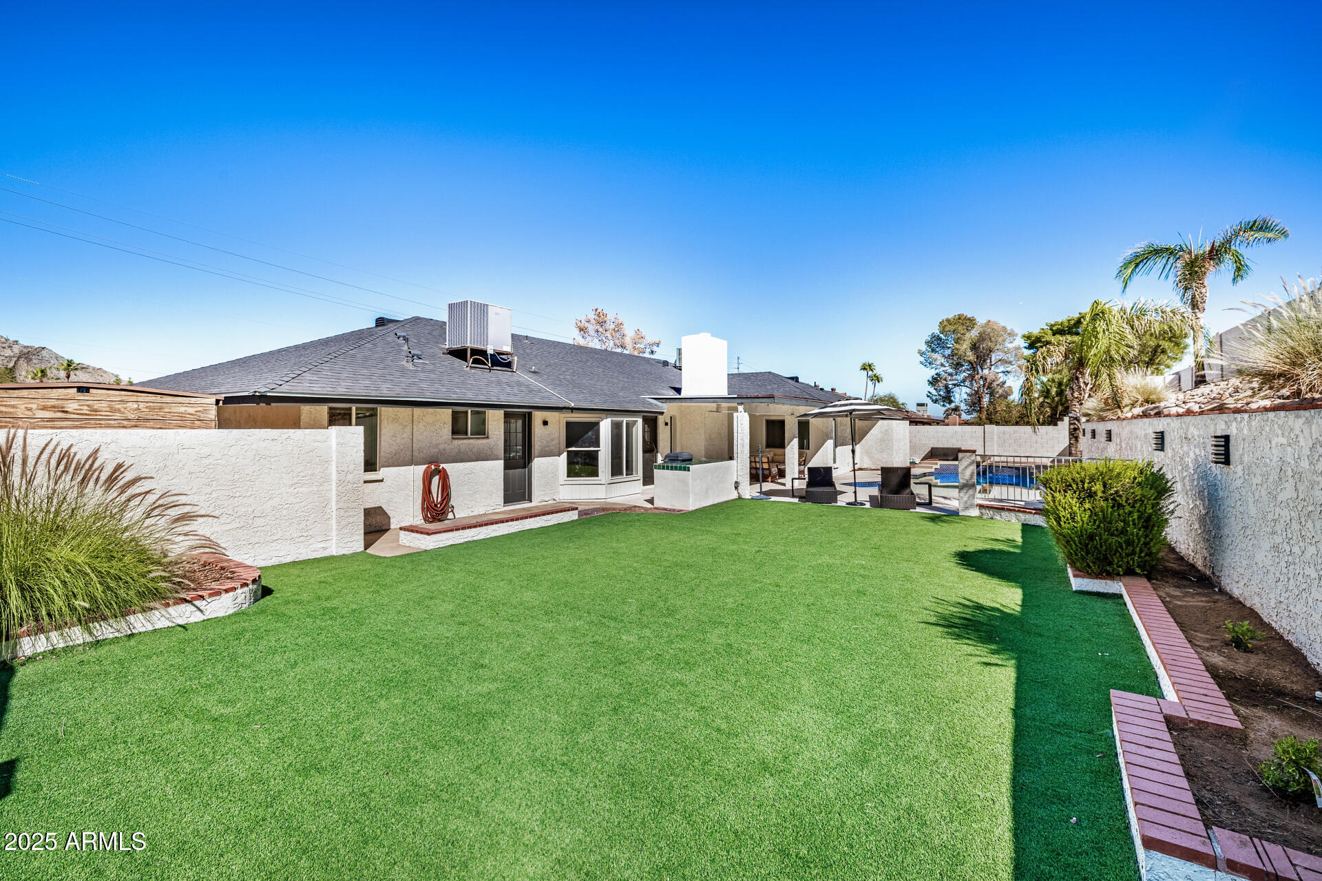 2201 E SHEA Boulevard