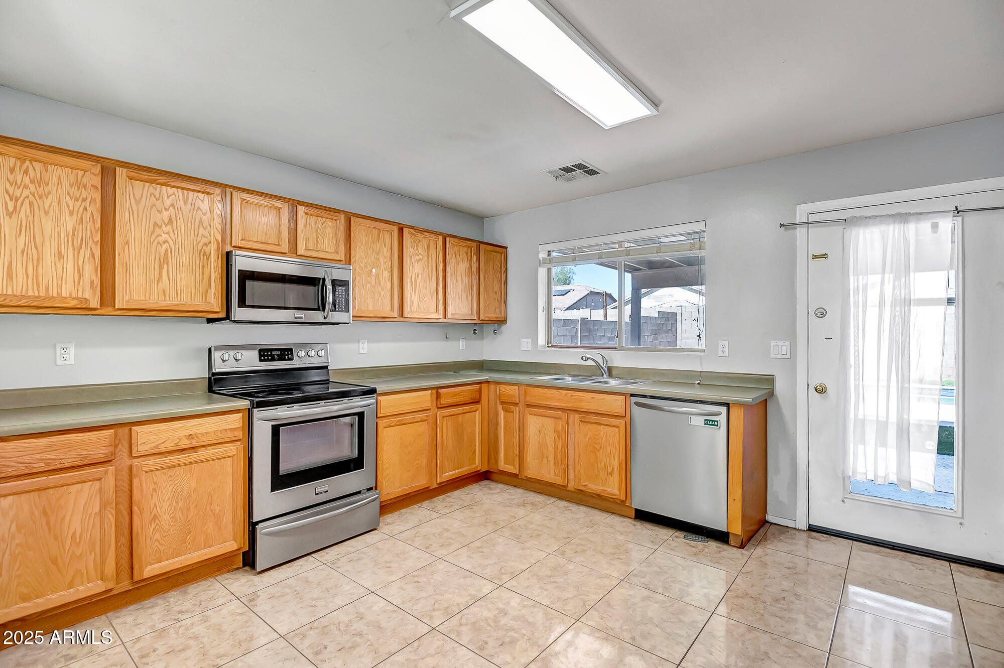 17224 W ELIZABETH Avenue