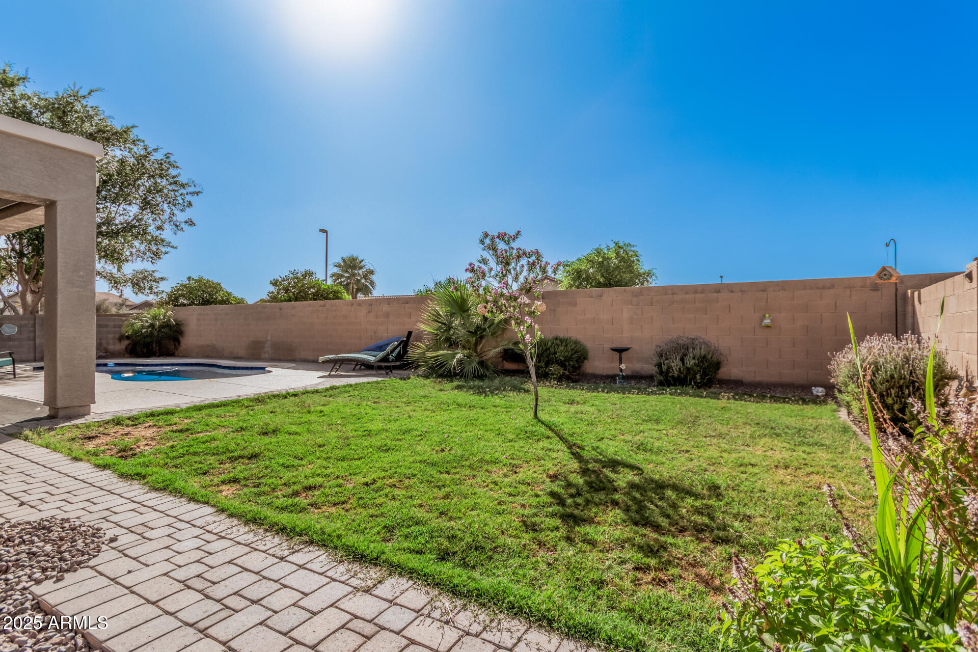 3904 S SINOVA Avenue