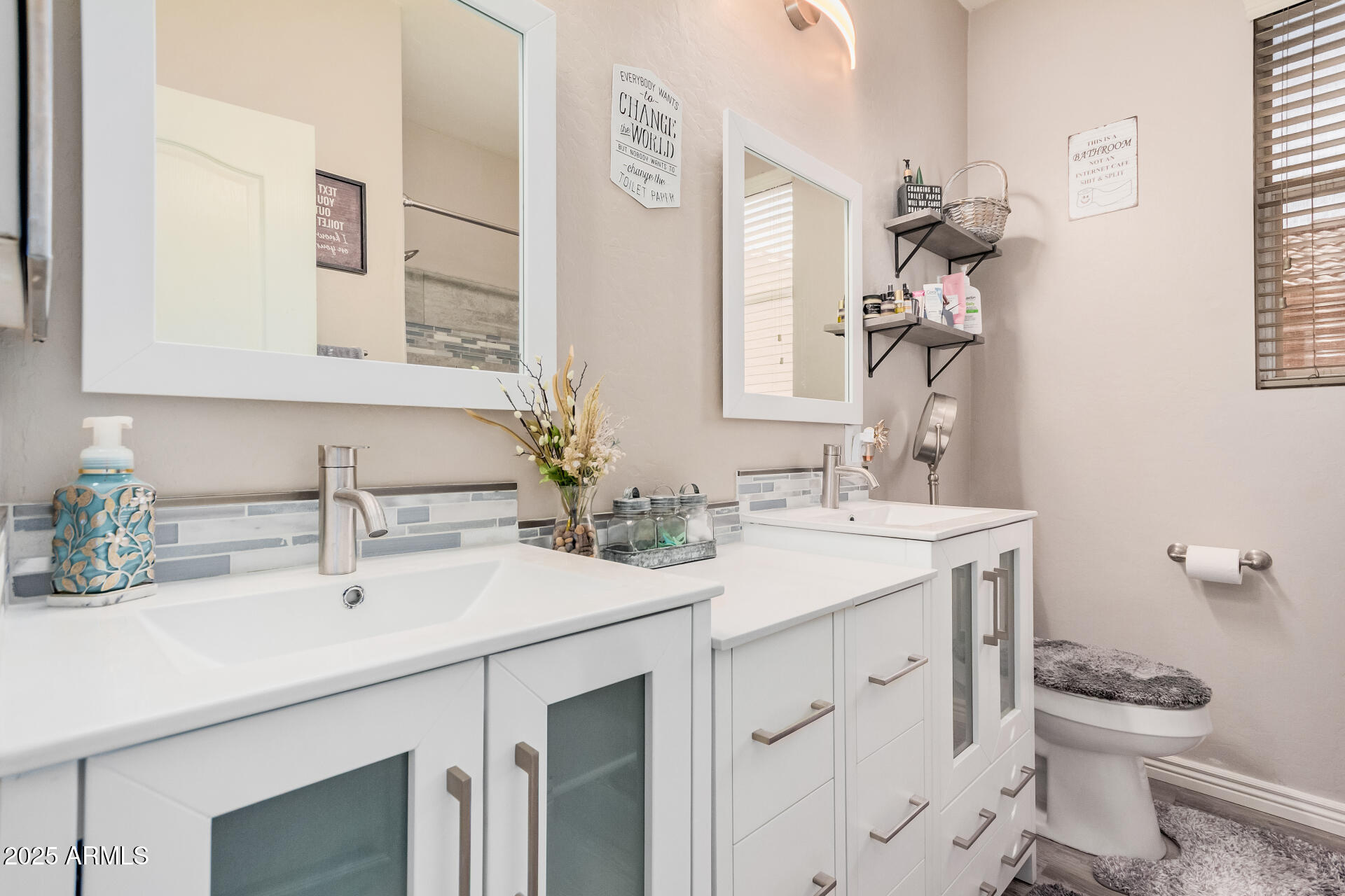 3904 S SINOVA Avenue