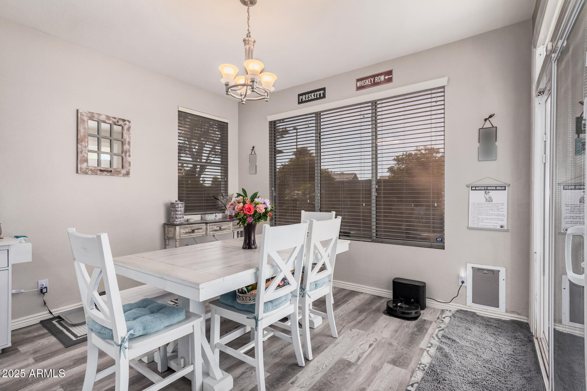 3904 S SINOVA Avenue