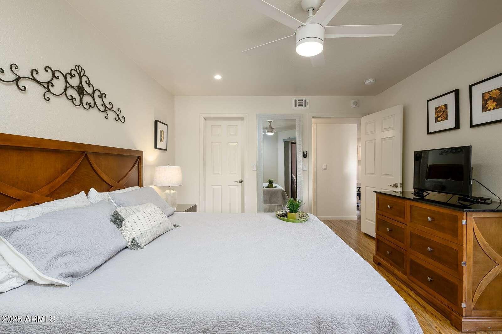 4303 E CACTUS Road S, 322, Phoenix Unit: 322