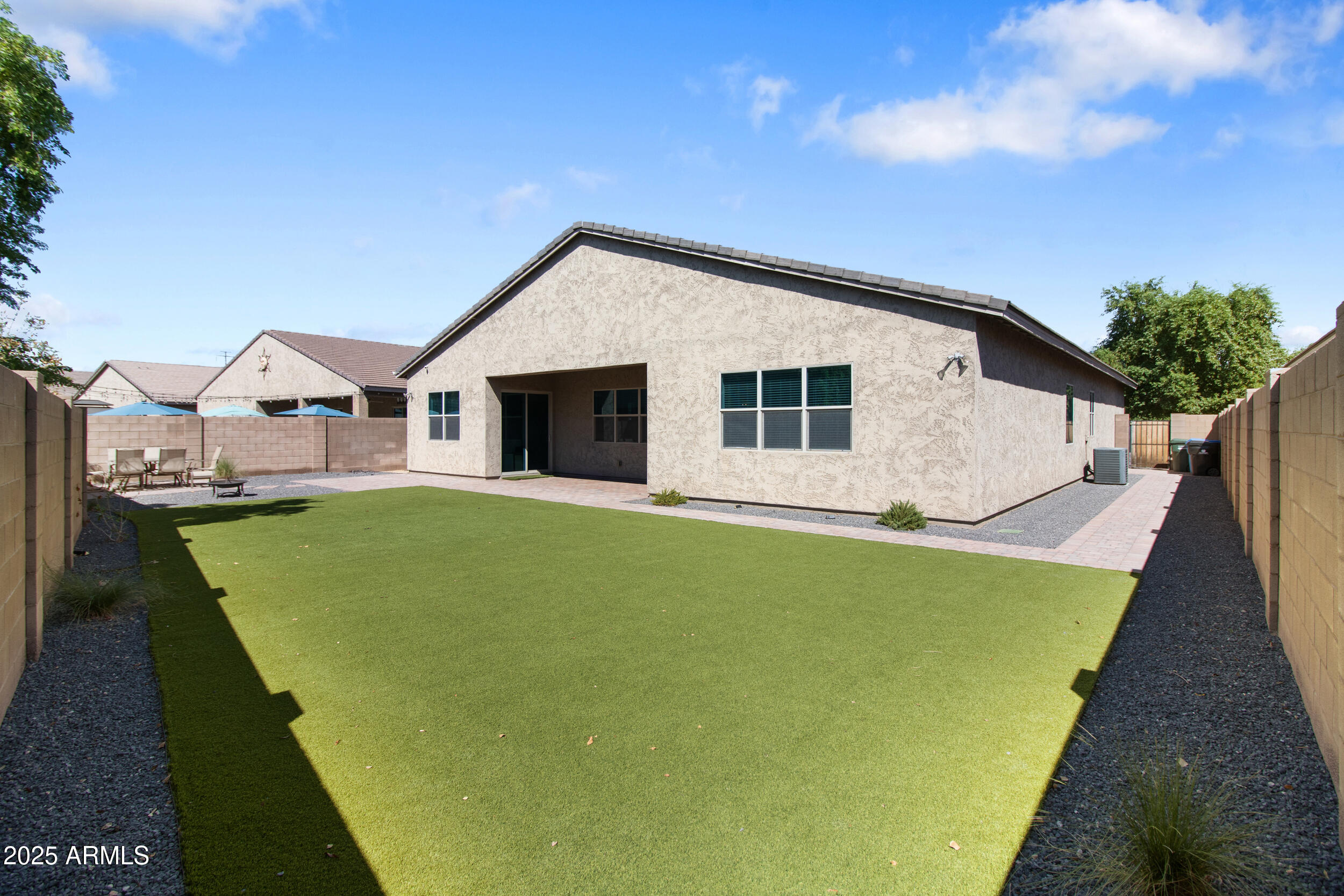 10519 W RAYMOND Street