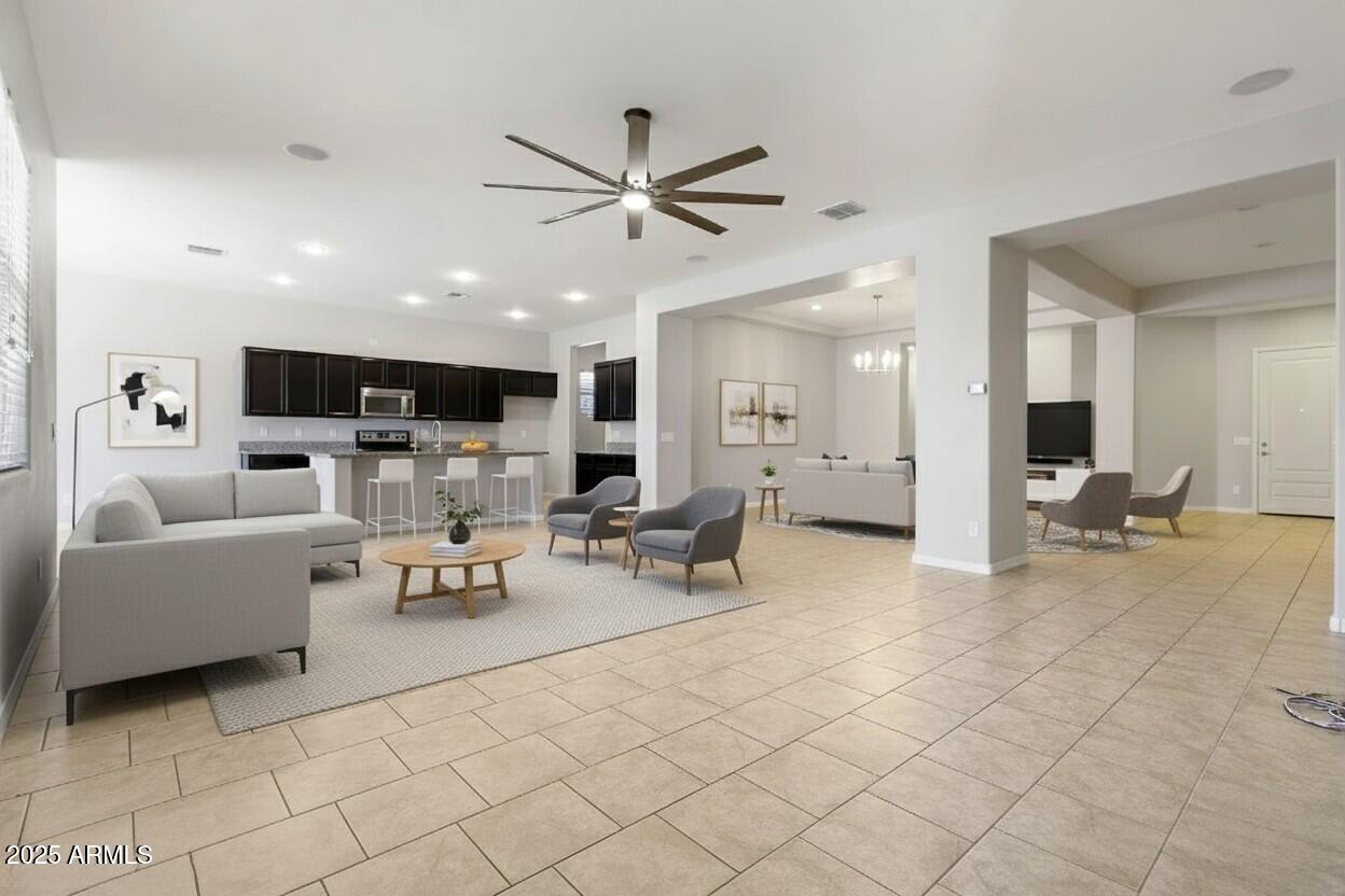 10519 W RAYMOND Street