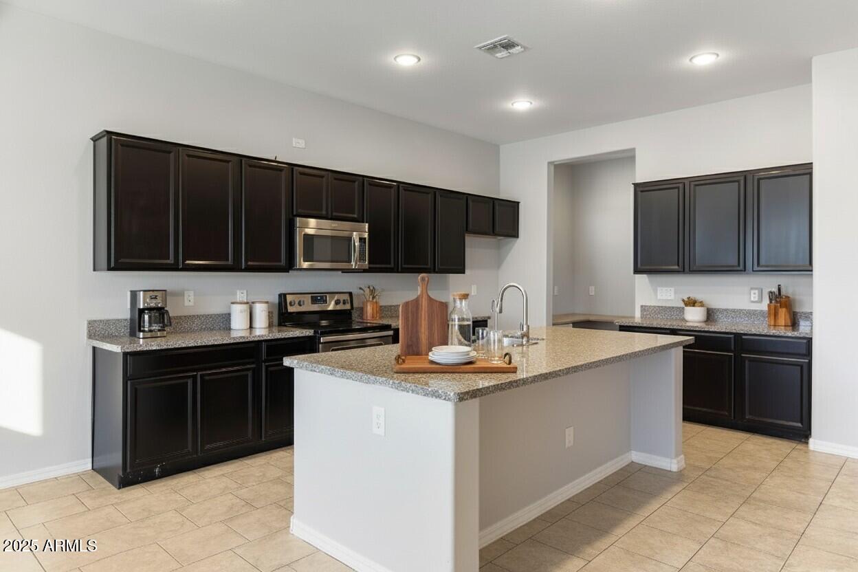 10519 W RAYMOND Street