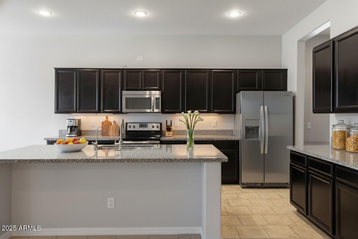 10519 W RAYMOND Street