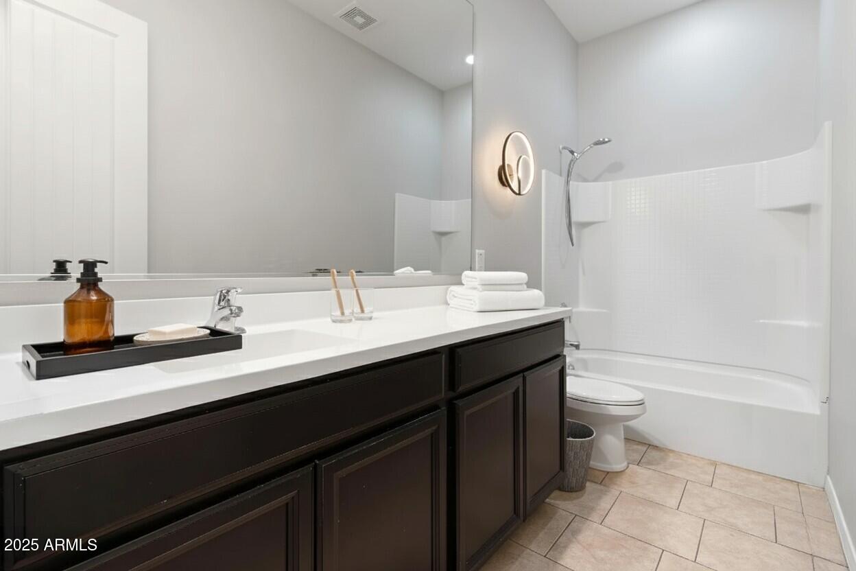 10519 W RAYMOND Street