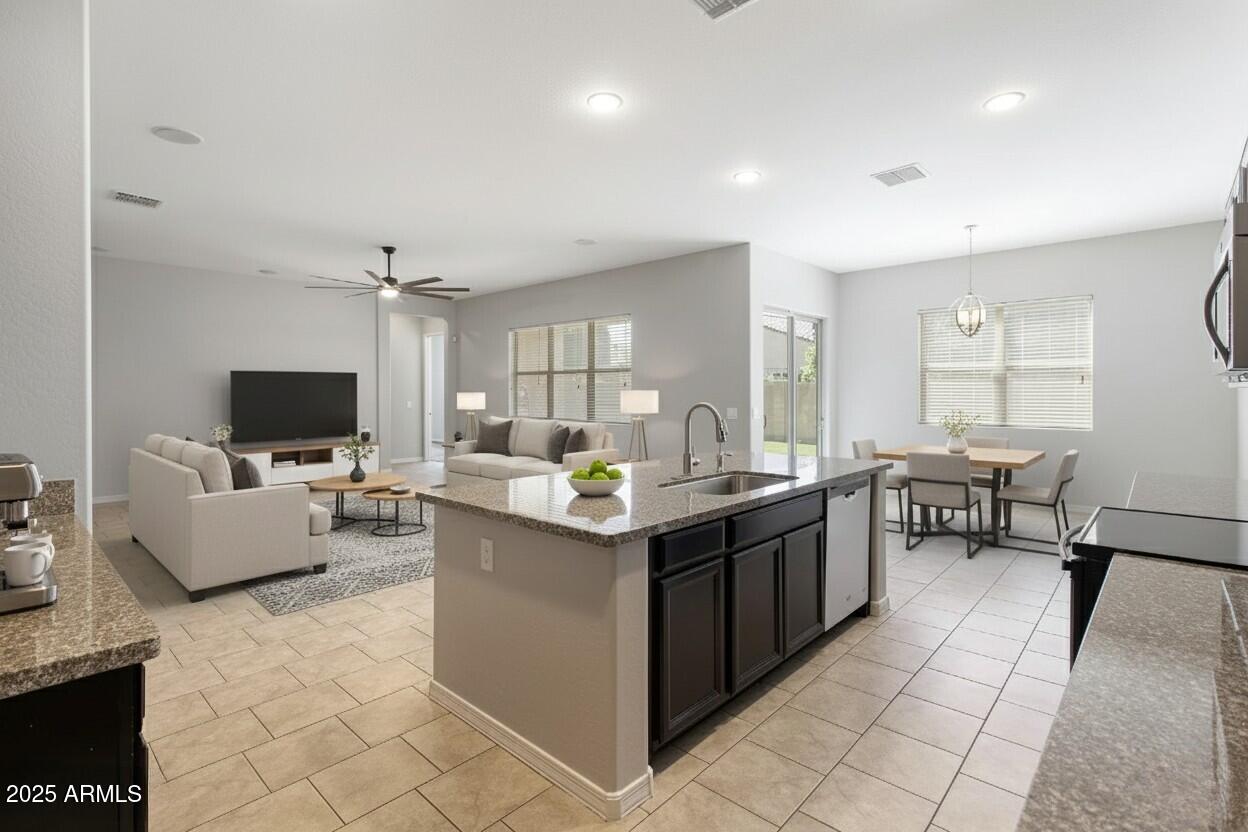 10519 W RAYMOND Street