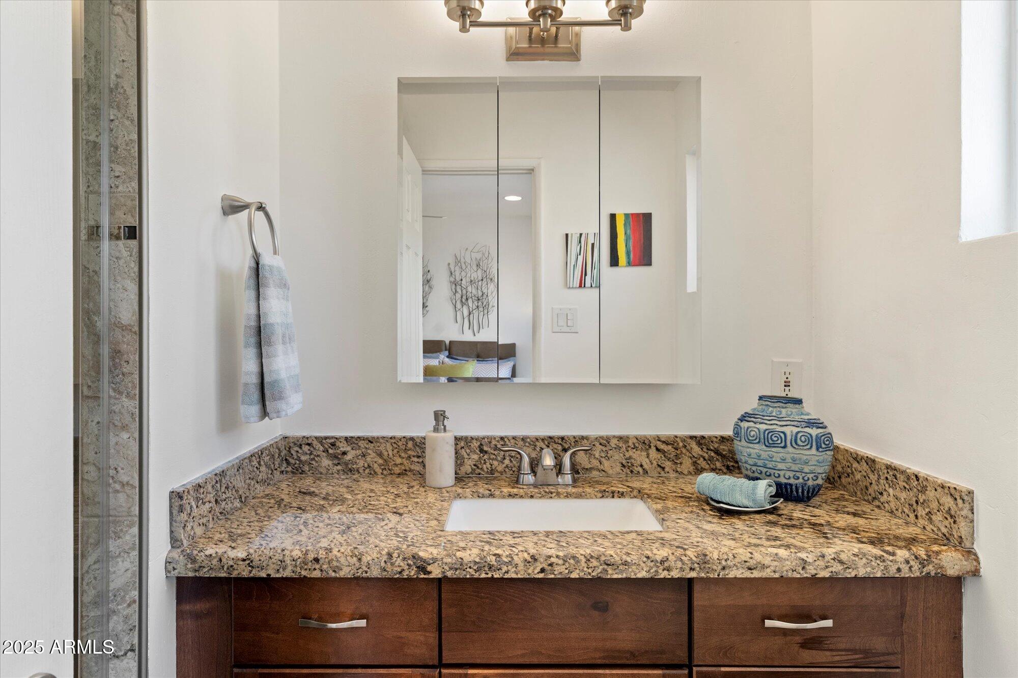 2902 E AVALON Drive, Phoenix