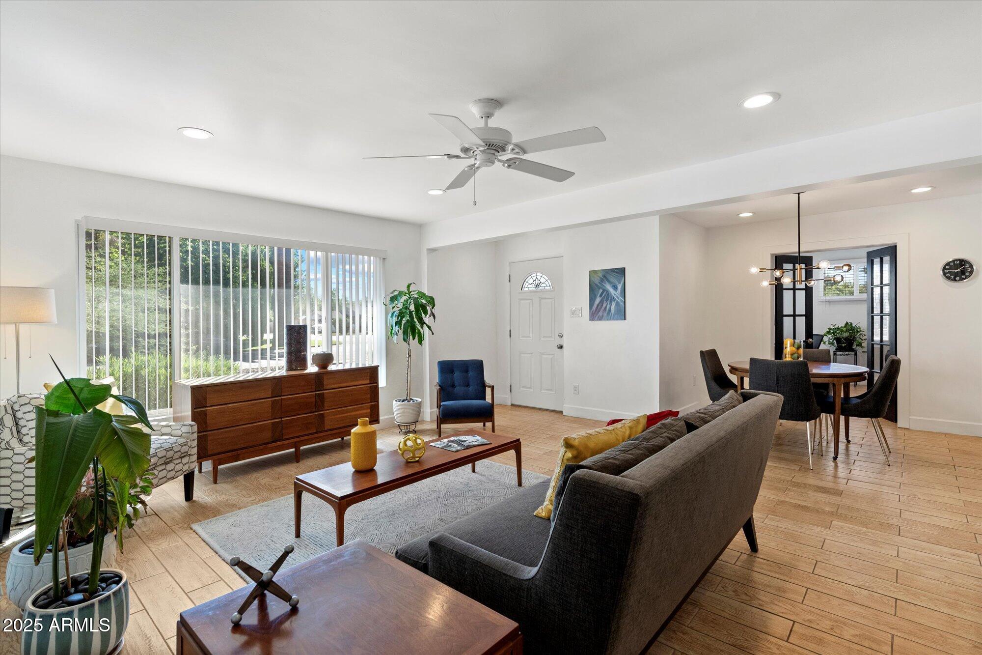 2902 E AVALON Drive, Phoenix