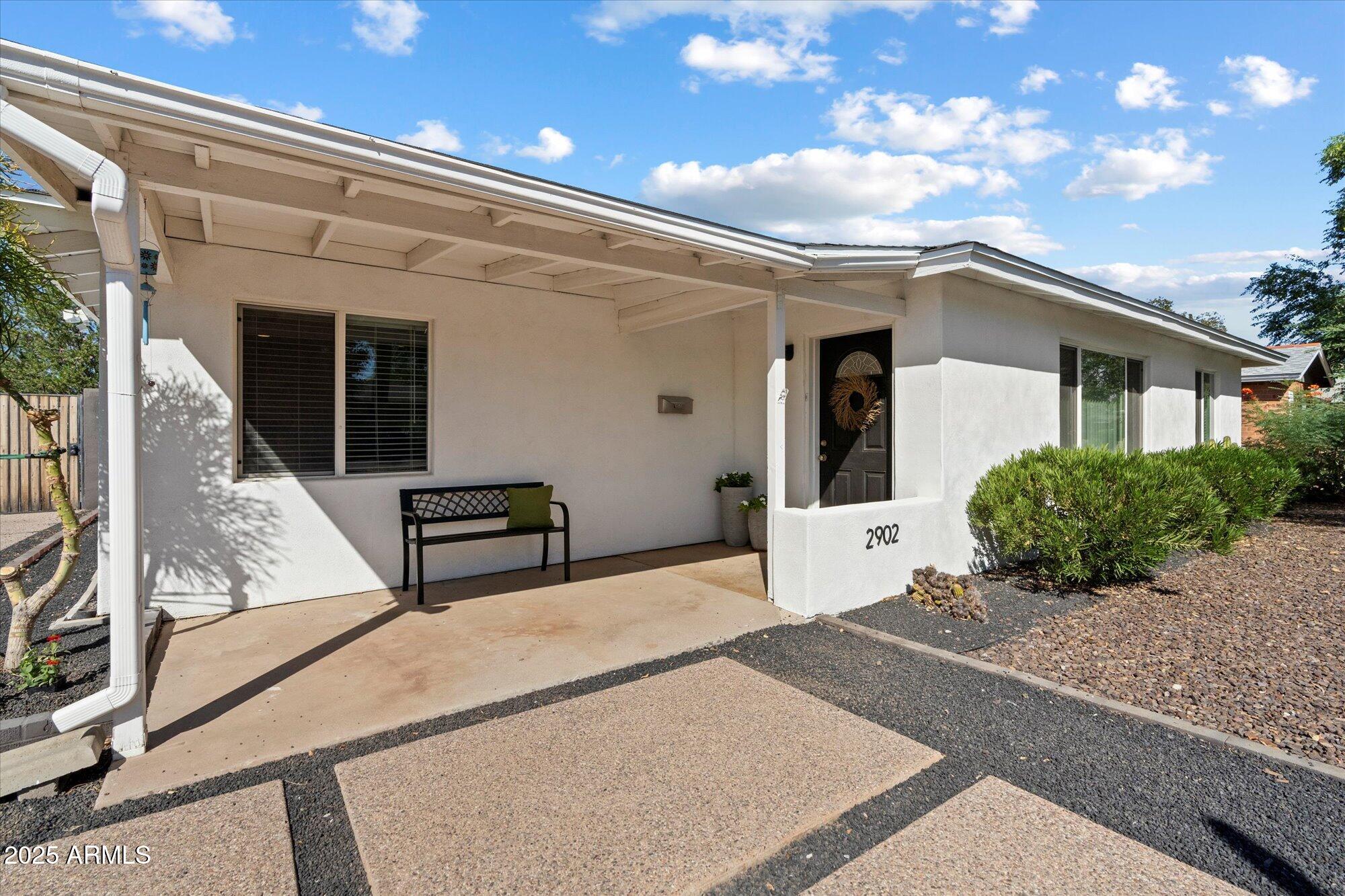 2902 E AVALON Drive, Phoenix