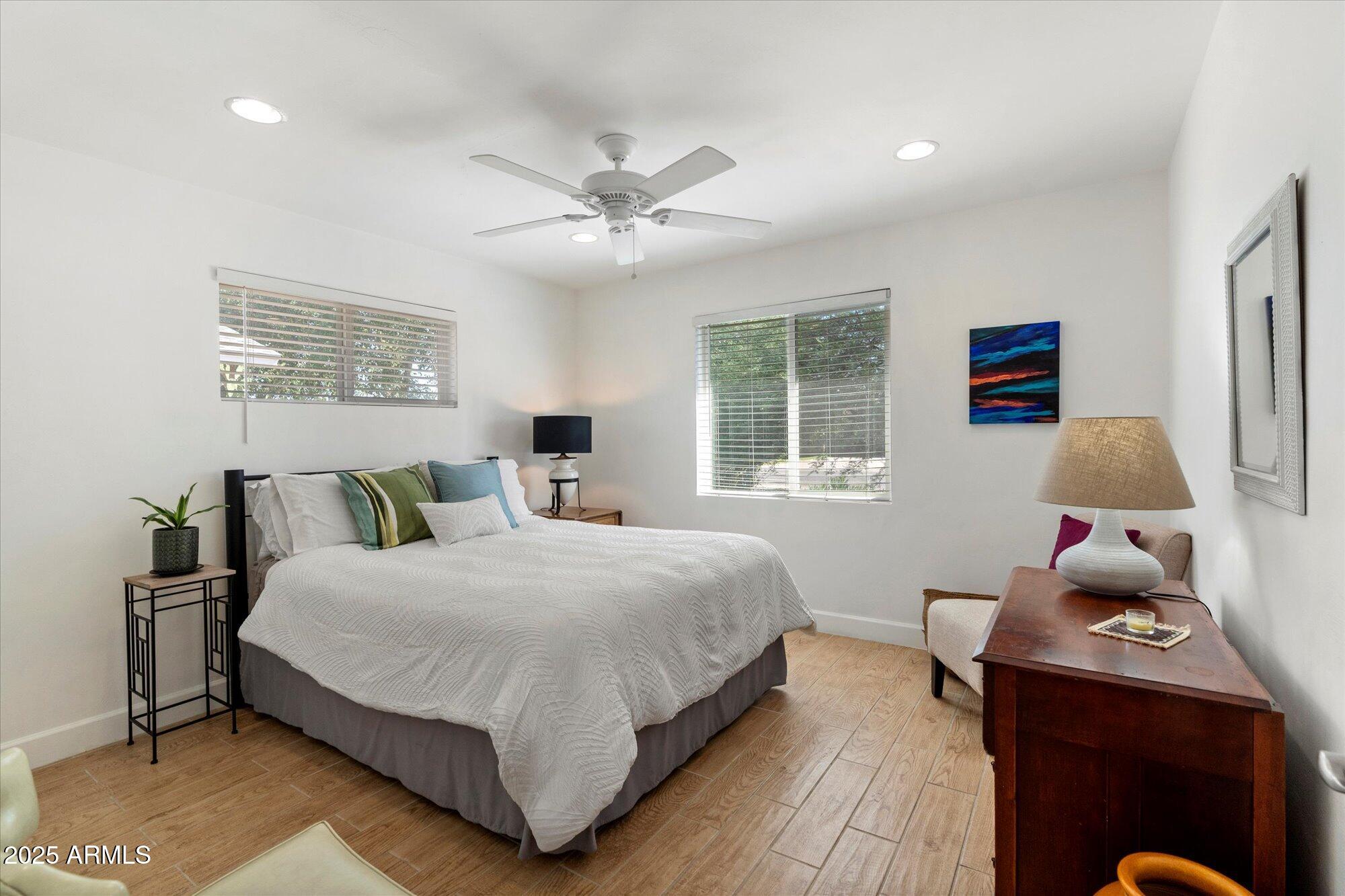 2902 E AVALON Drive, Phoenix