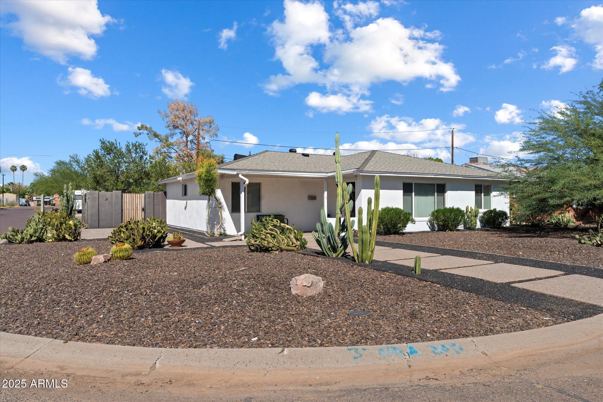 2902 E AVALON Drive, Phoenix