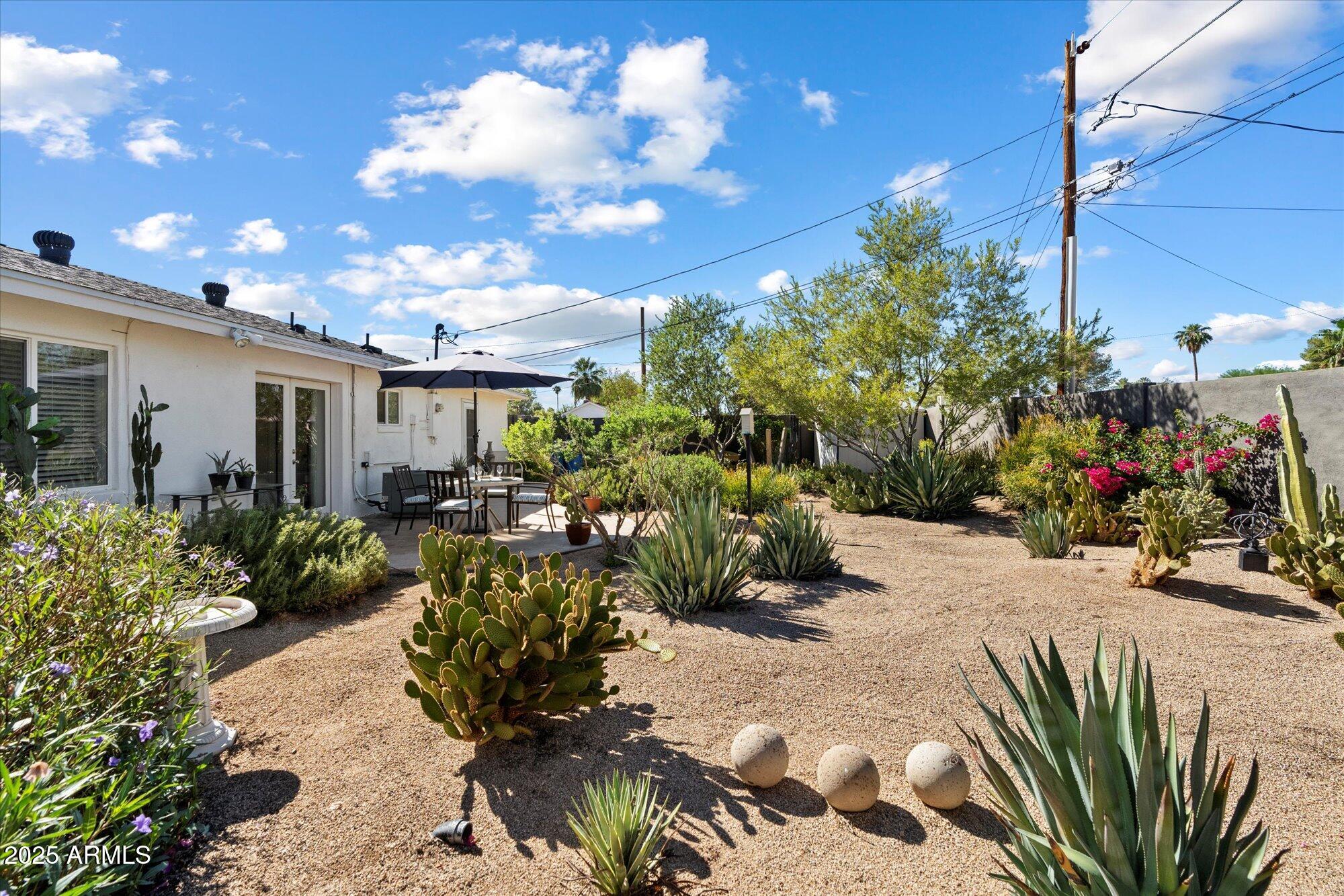 2902 E AVALON Drive, Phoenix