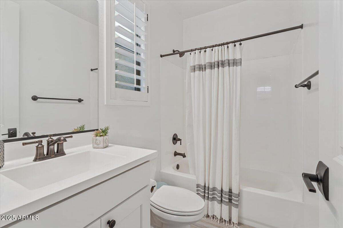 5632 E SANDIA Street