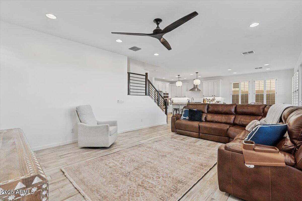 5632 E SANDIA Street