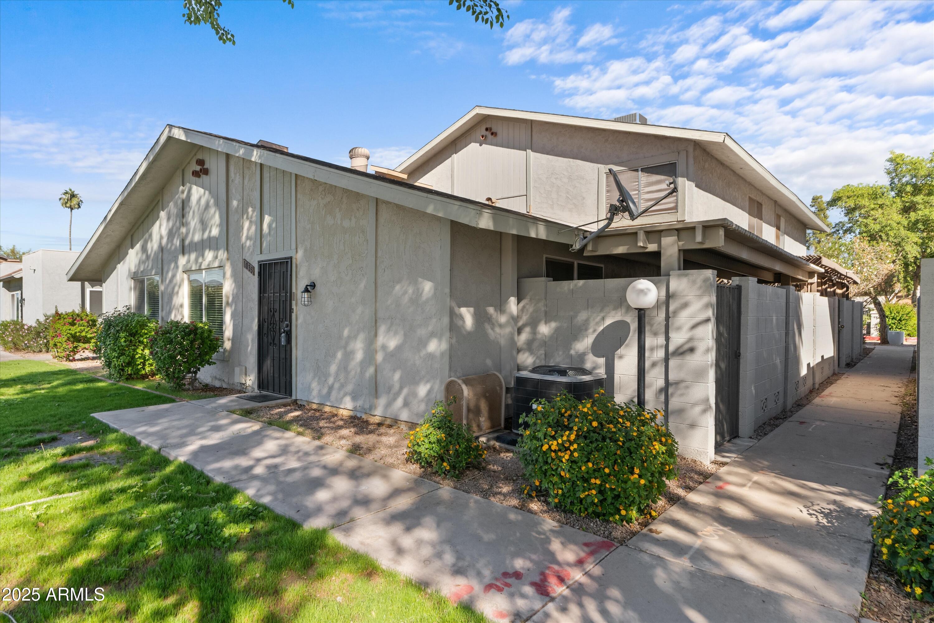 1033 N GRANITE REEF Road