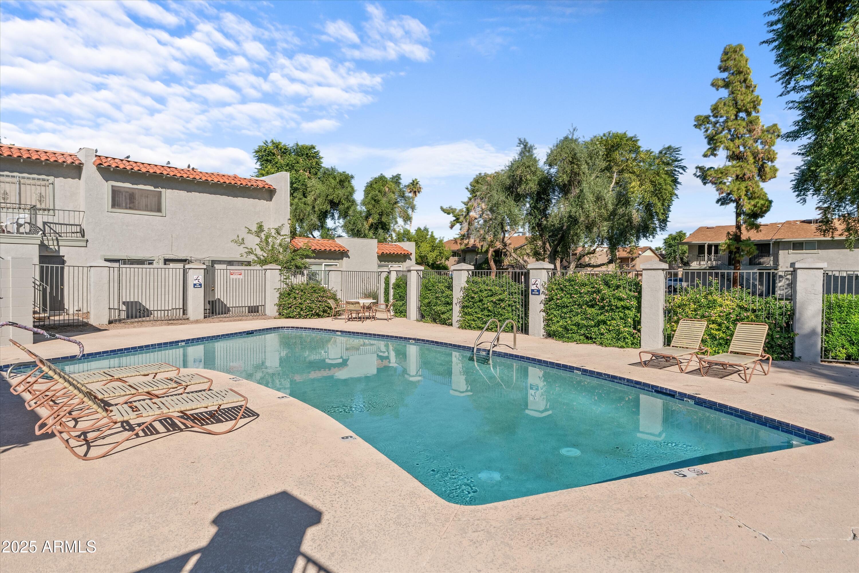 1033 N GRANITE REEF Road