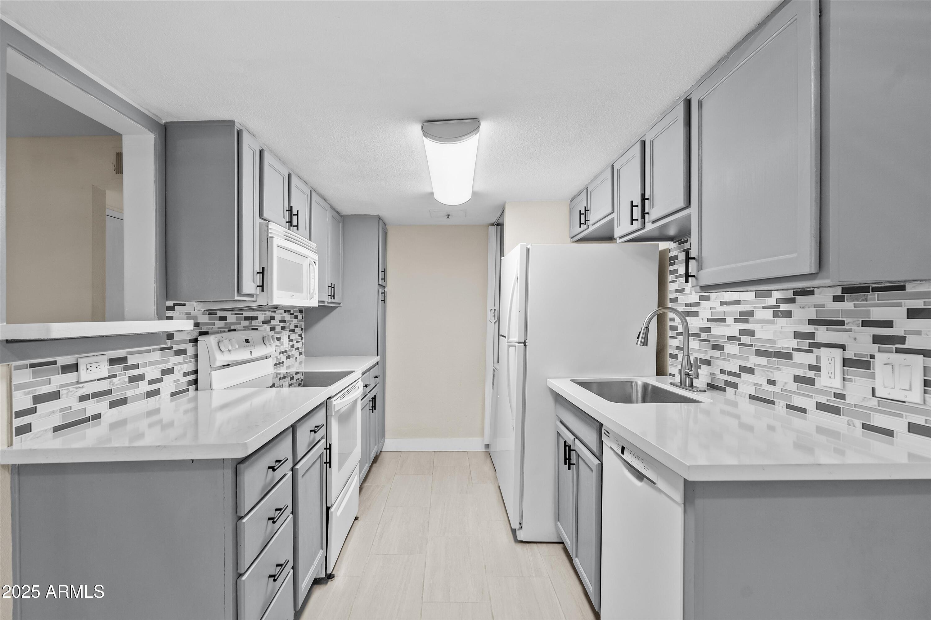 1033 N GRANITE REEF Road