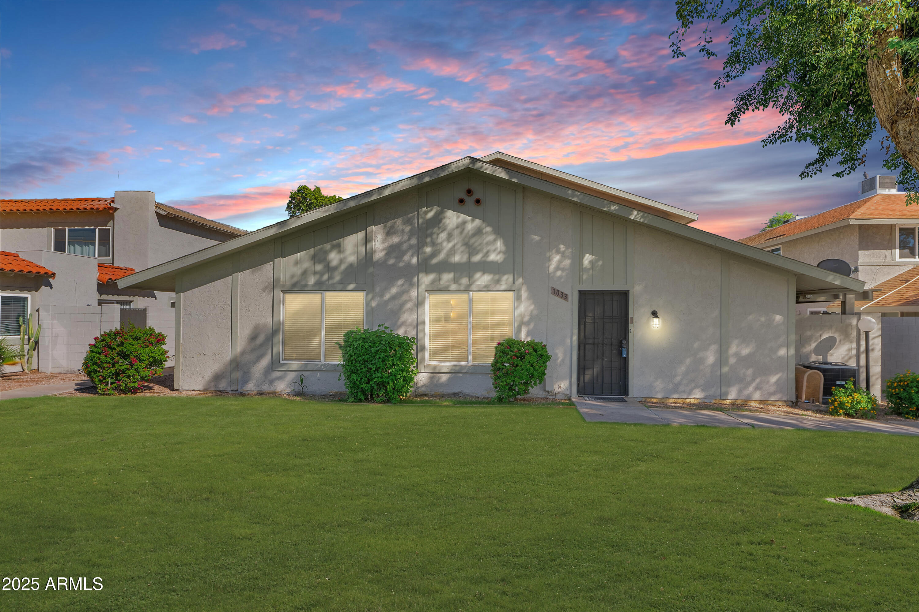 1033 N GRANITE REEF Road