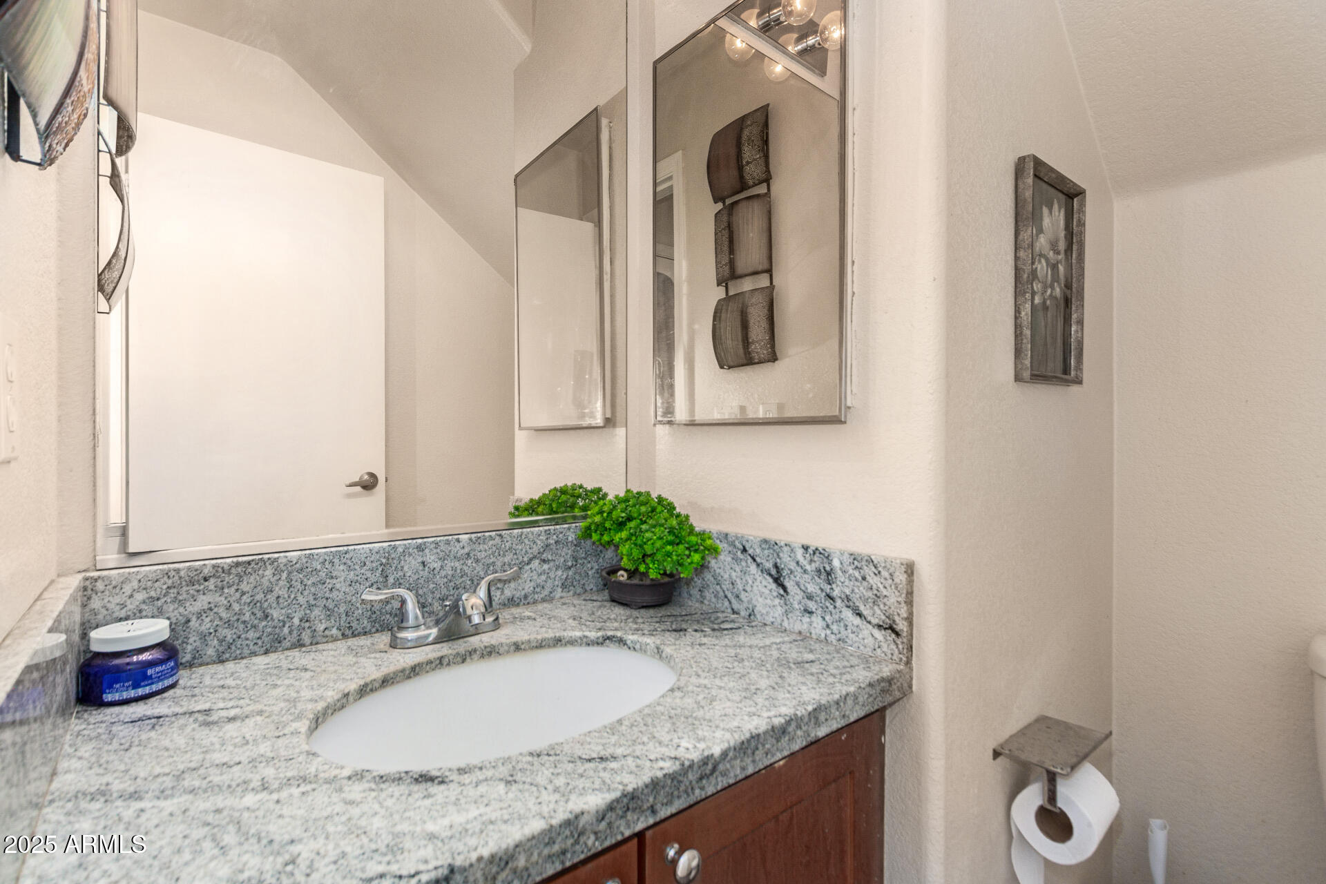 9563 W MONTE VISTA Road, Phoenix