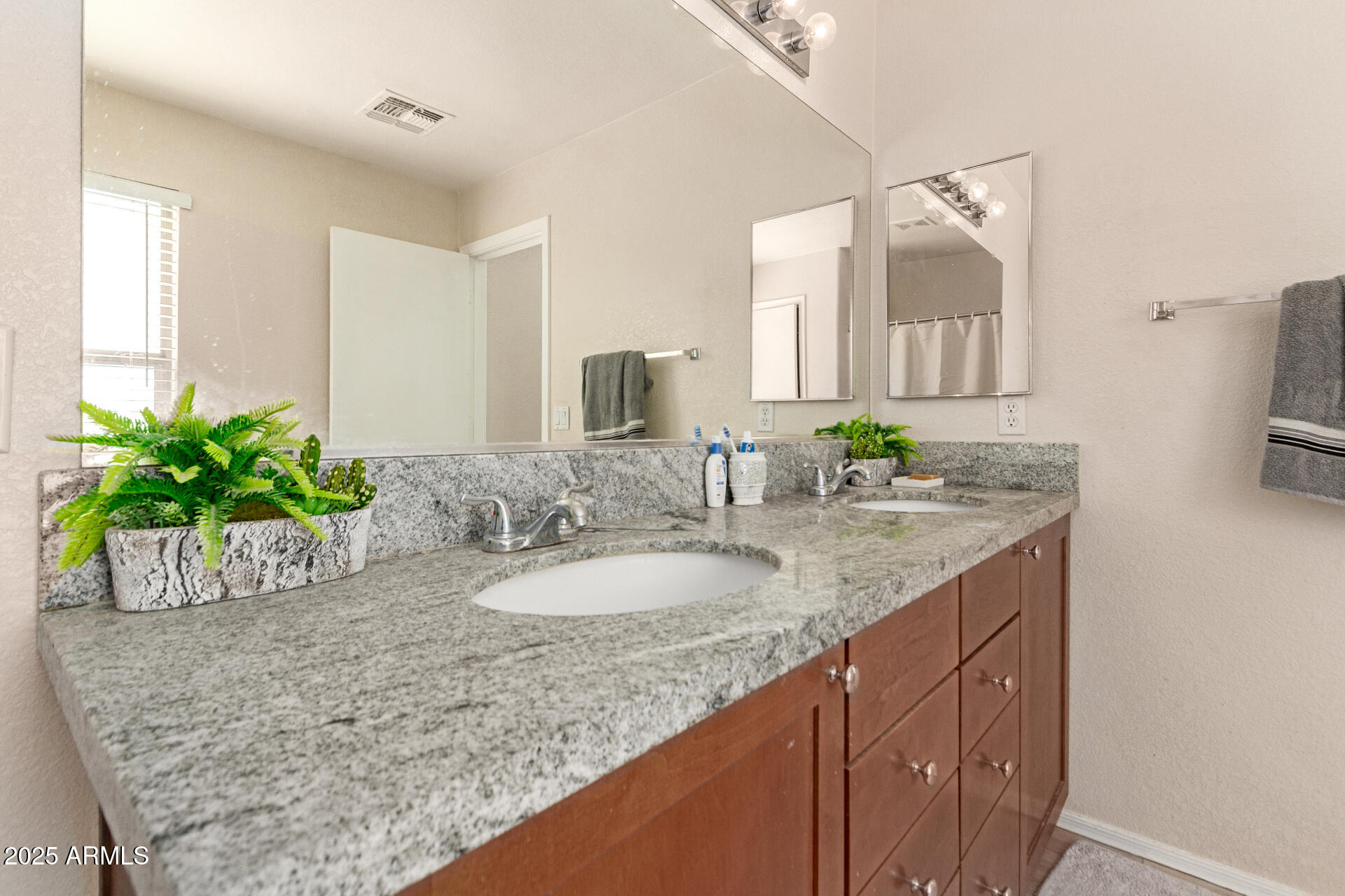 9563 W MONTE VISTA Road, Phoenix