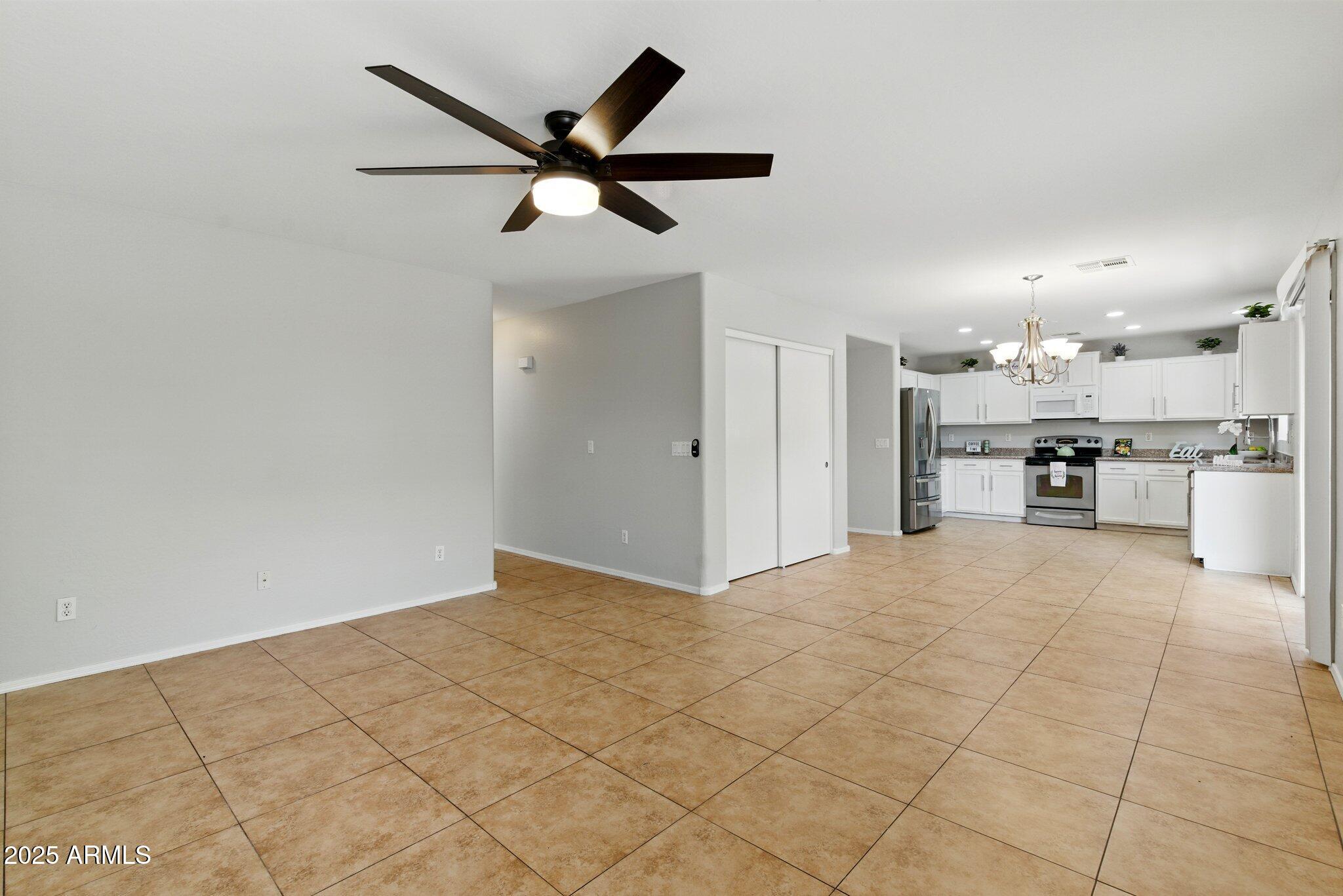 11546 W SCHLEIFER Drive, Youngtown