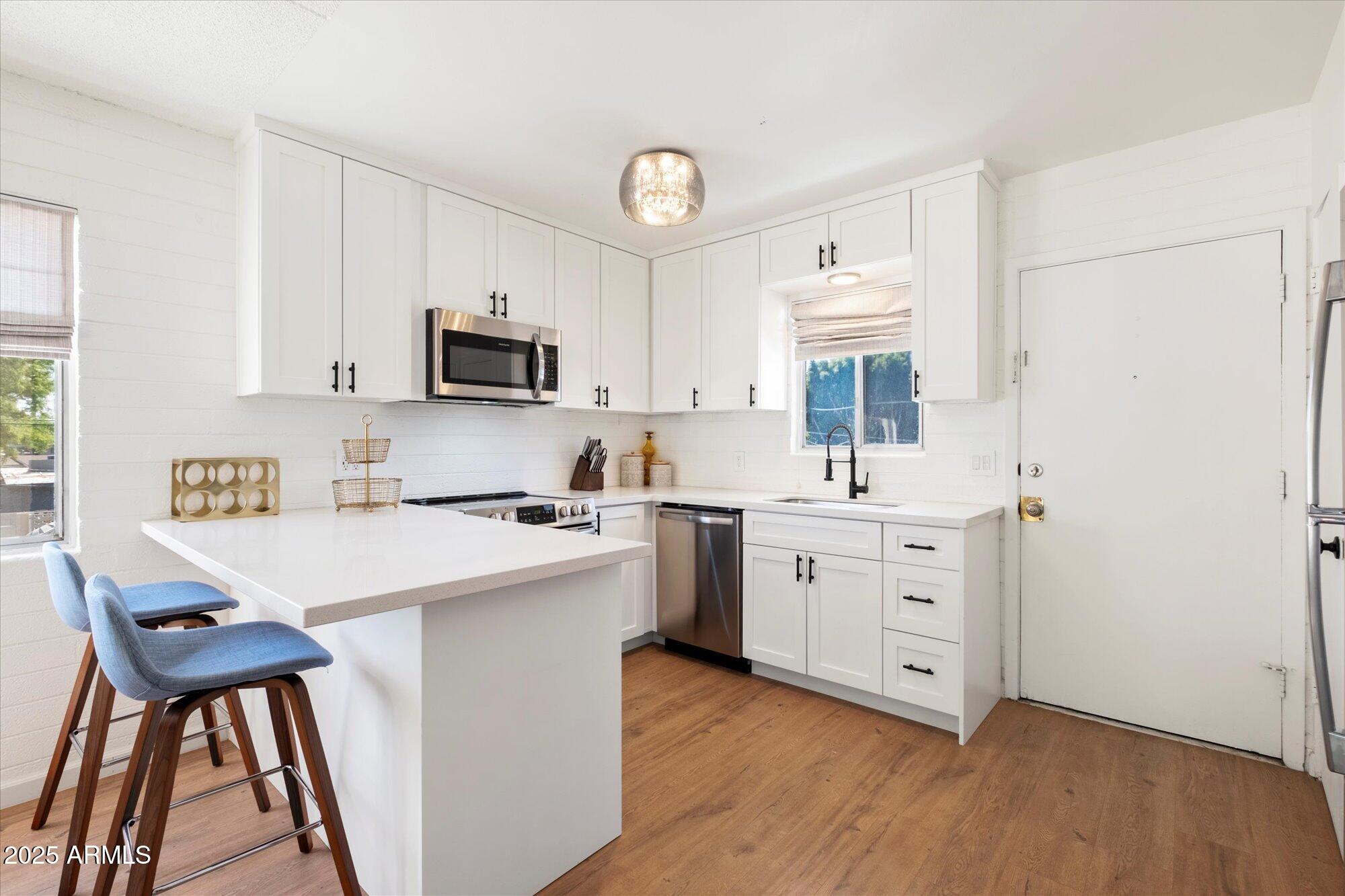 3737 E TURNEY Avenue, 206