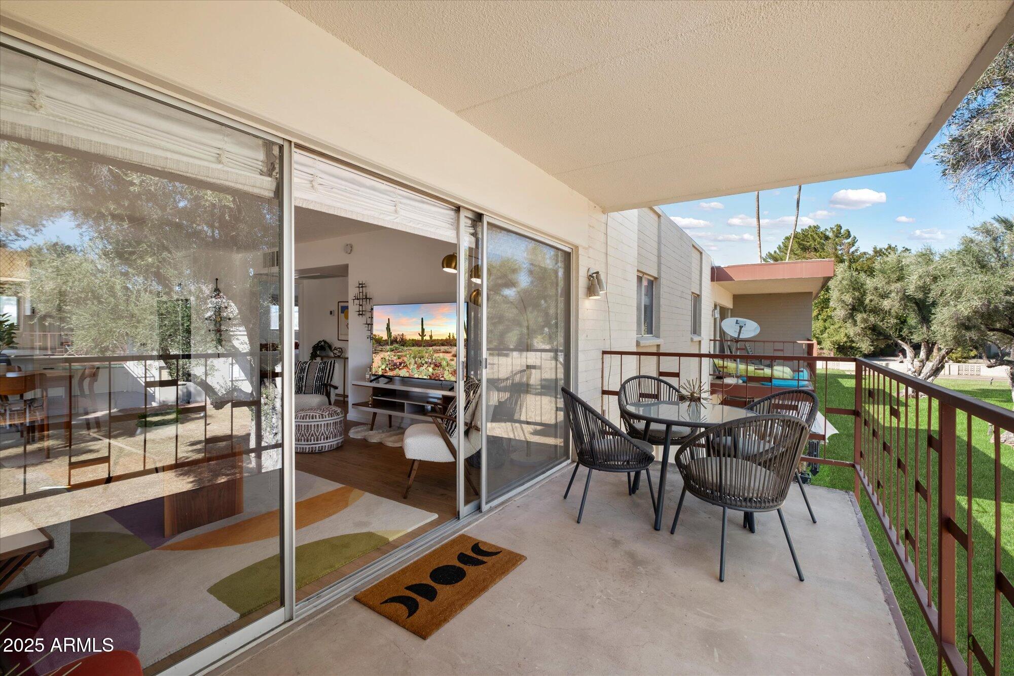 3737 E TURNEY Avenue, 206