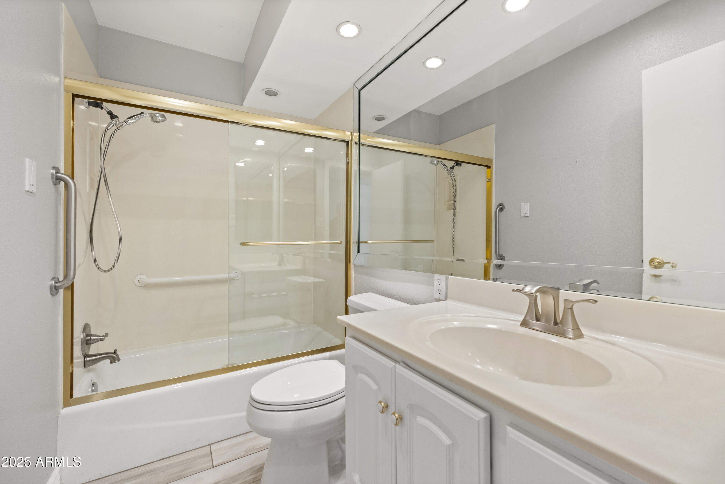 7662 E HAZELWOOD Street