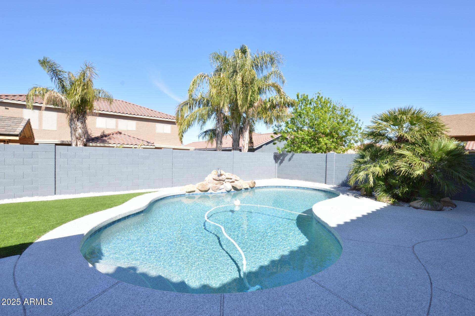 2812 W SUNSHINE BUTTE Drive