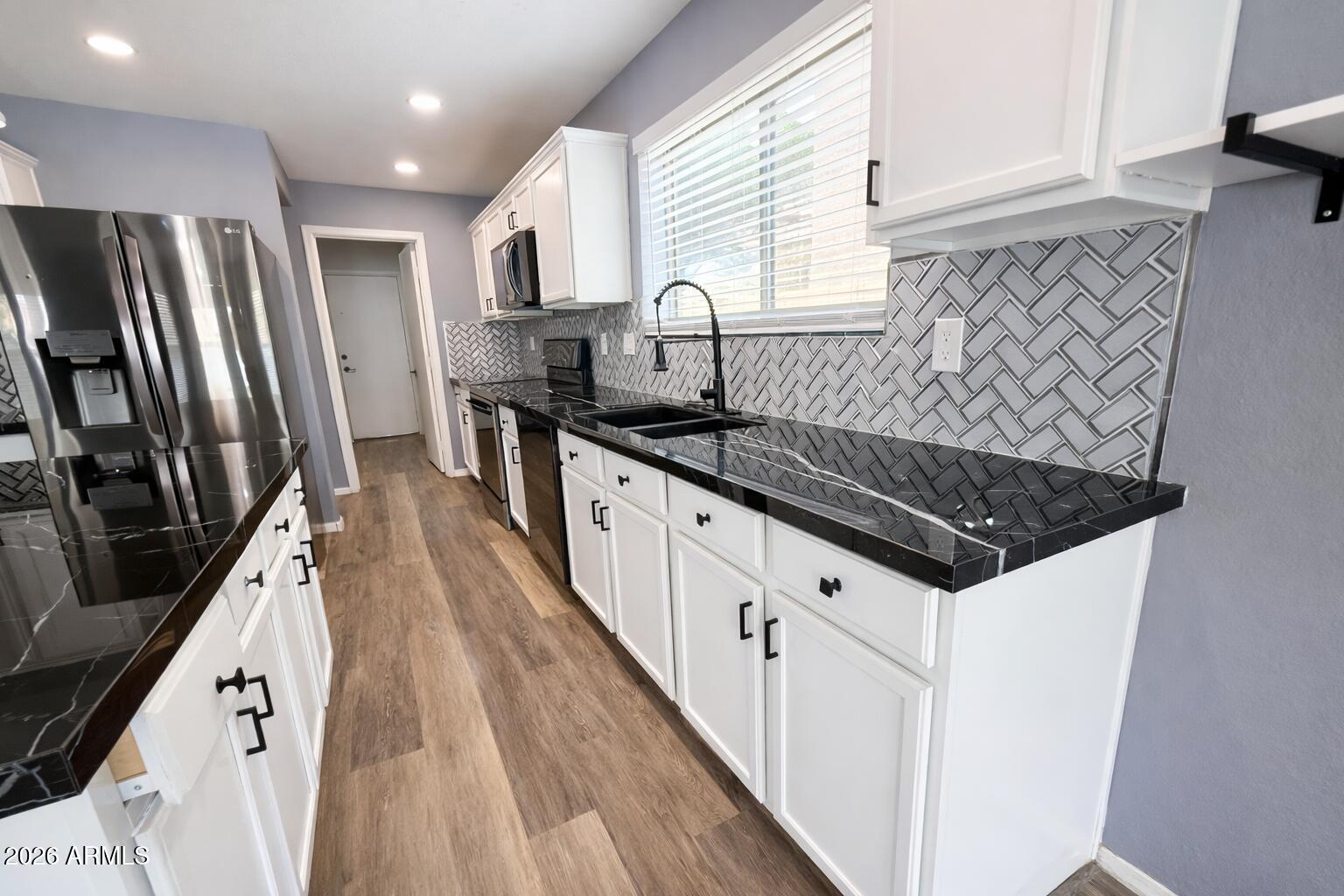 2812 W SUNSHINE BUTTE Drive